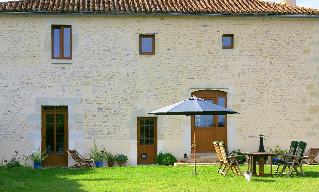 Chambre D'Hotes Oiron, Deux Sevres - Not Near Taize, Burgundy Bed & Breakfast ภายนอก รูปภาพ